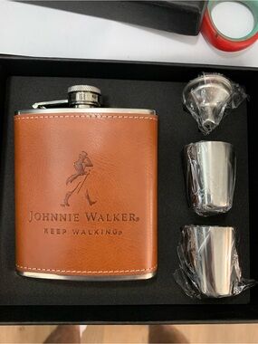 Johnnie Walker Leather Flask Set - Brown Leather